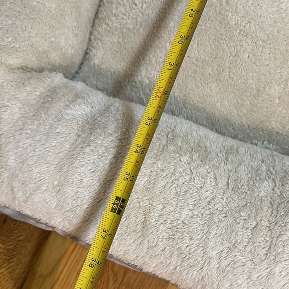 Plush Cream Pet Bed - Picture 4 of 5